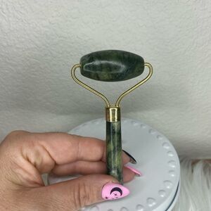 $5‎ 🌙 Jade Facial Roller Tool And Puffiness Reducer